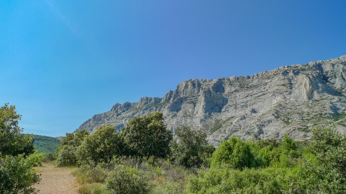 Itinéraire : le tour de la montagne Sainte-Victoire