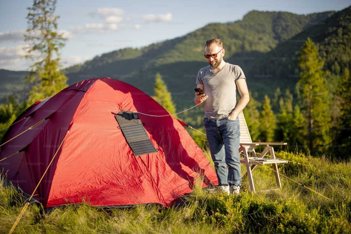Les meilleurs panneaux solaires portables pour la rando : guide 2026