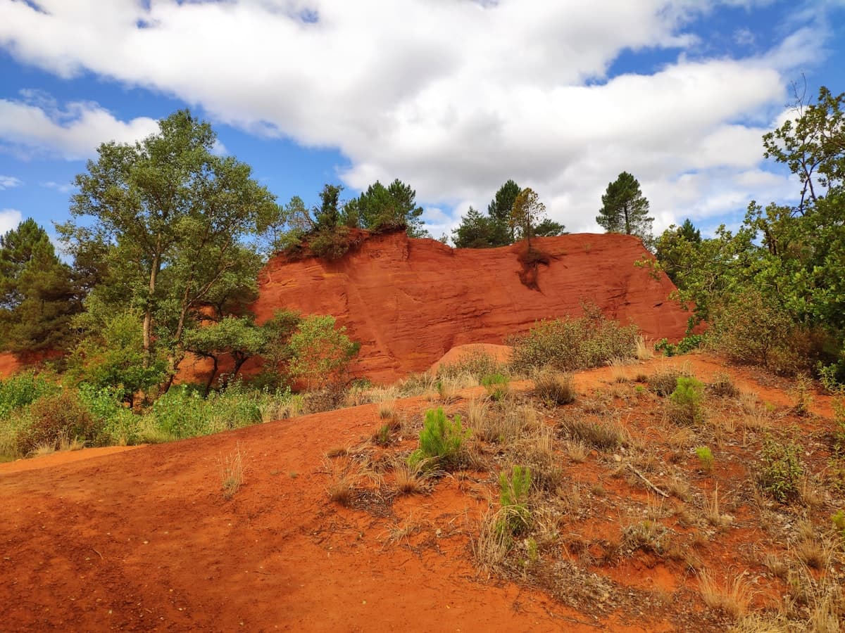 Les Ocres de Rustrel et du Colorado provençal à pied