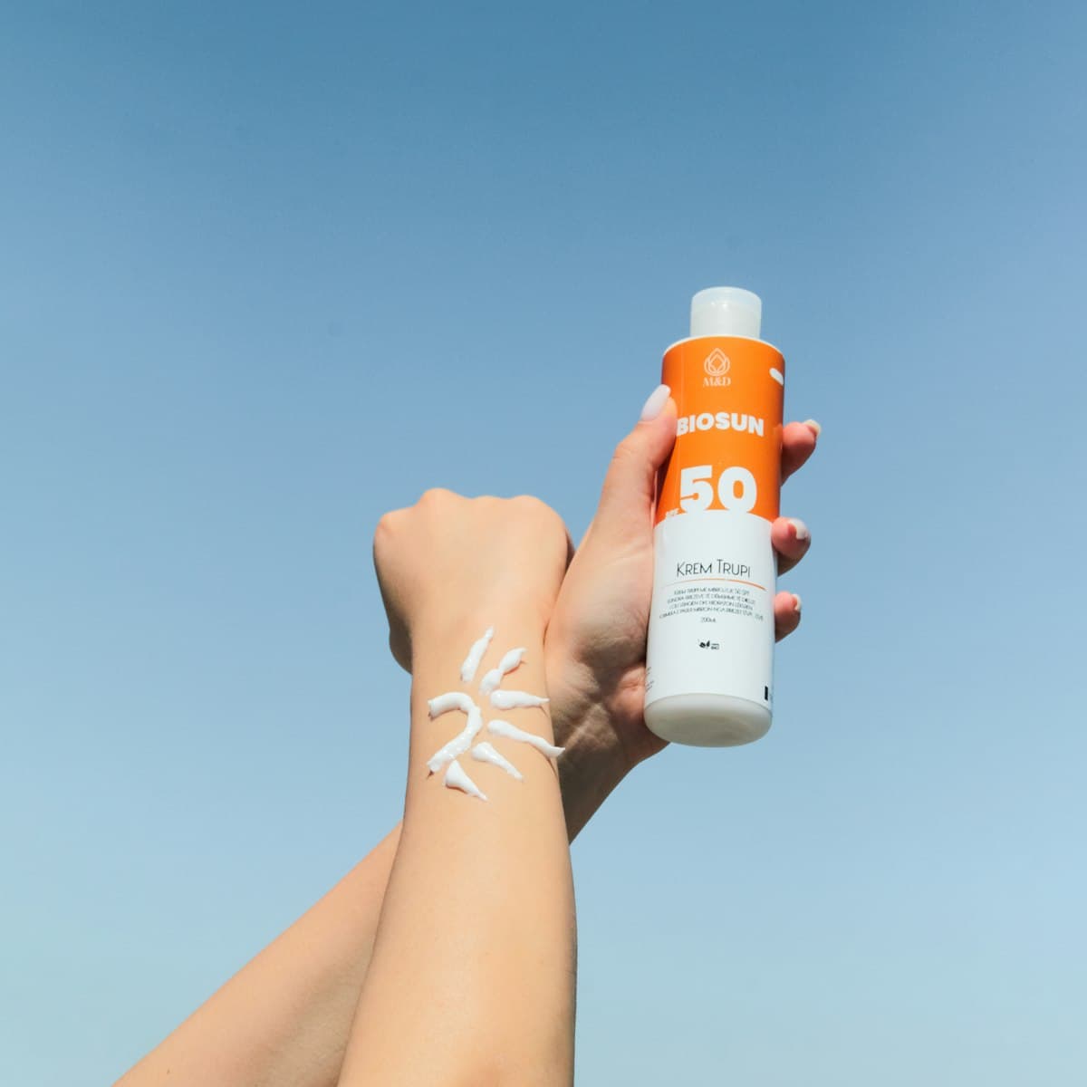 Protecting Your Skin While Hiking: Sun, Wind and Cold