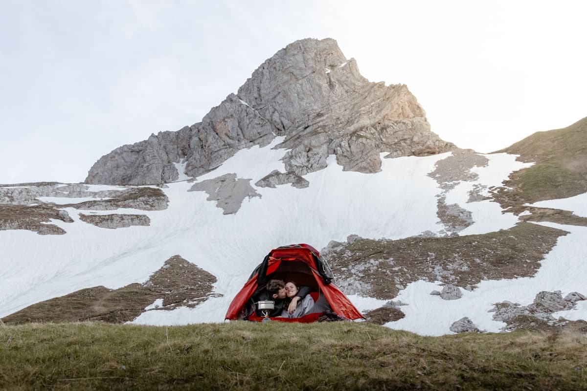 Les meilleurs sacs de couchage pour le bivouac : guide complet 2026